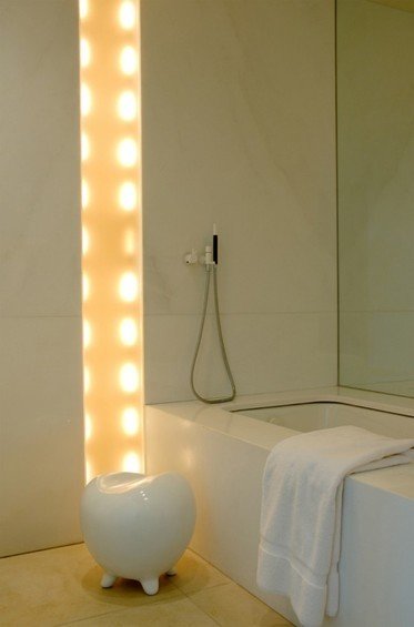 Фотография: Ванная в стиле Минимализм, Дом, Цвет в интерьере, Дома и квартиры, Белый – фото на INMYROOM