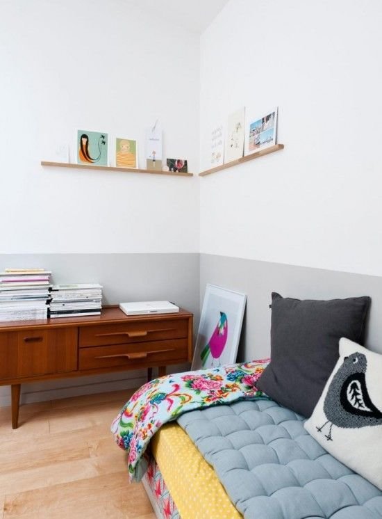 Фотография: Спальня в стиле Скандинавский, Аксессуары, Декор, Советы, Бежевый, Желтый, Серый, Розовый, Голубой, как освежить интерьер, лайфхак, бюджетный декор, бюджетное обновление интерьера, как обновить интерьер – фото на INMYROOM