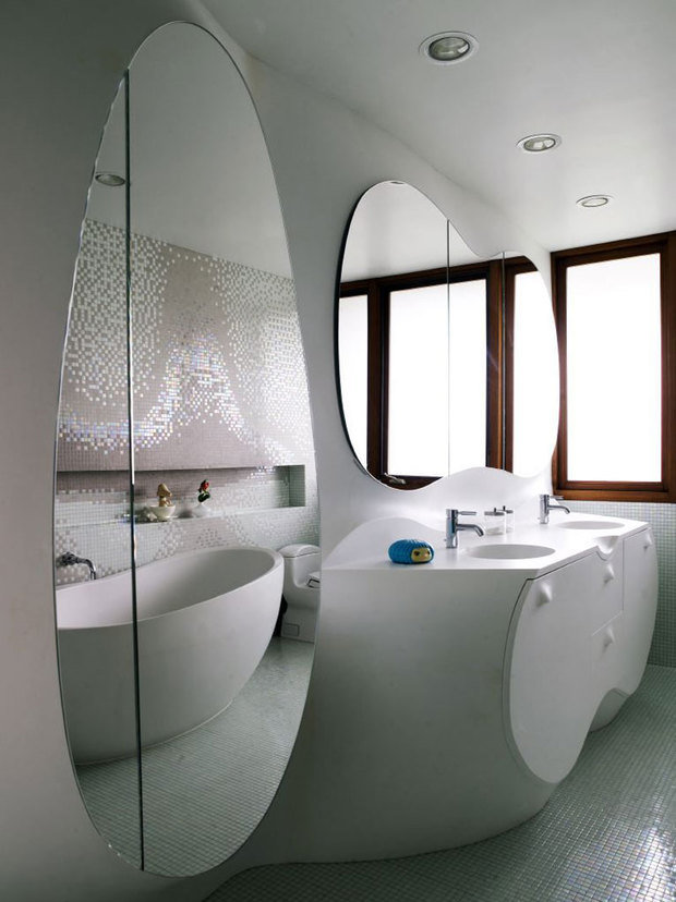 Фотография: Ванная в стиле Хай-тек, Спальня, Декор интерьера, Италия, Le Corbusier, Missoni Home, Moooi, PROVASI, Vitra, Советы, Индустрия, События, Отель, Обои, Цветы, Светильник, Подушки, Стол, Мягкая мебель, Диван, Кровать, Ковер, Зеркала, Шкаф, Стулья, Фотообои, Карим Рашид, Пуф, Милан, Patricia Urquiola, Moroso, Ольга Косырева – фото на INMYROOM