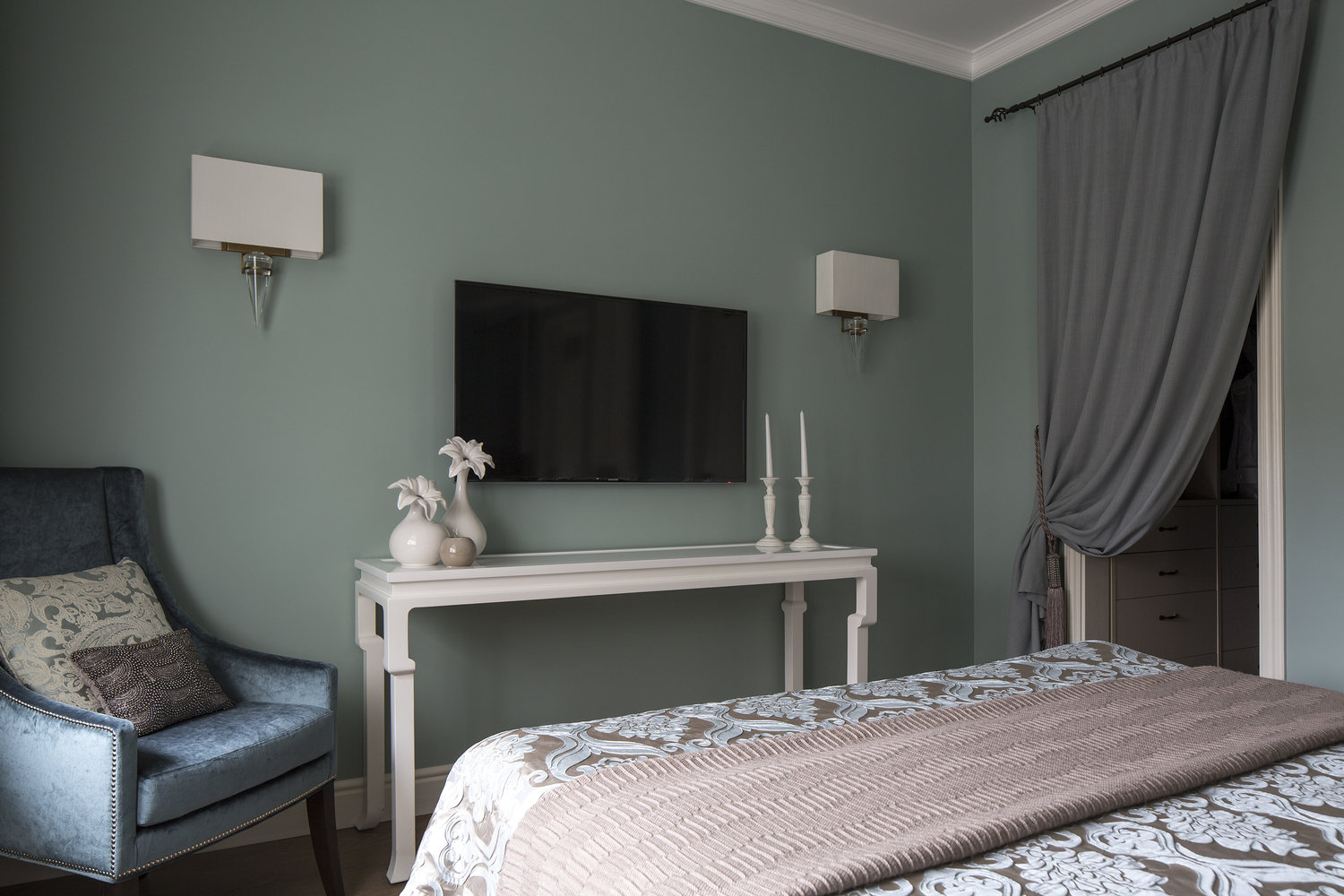 Фотография: Спальня в стиле Классический, Современный, Квартира, Проект недели, Москва, Евгений Кулибаба, Сталинка, 3 комнаты, 60-90 метров, Елена Маркина, энциклопедия_интерьер – фото на INMYROOM Фотография: Спальня в стиле Классический, Современный, Квартира, Проект недели, Москва, Евгений Кулибаба, Сталинка, 3 комнаты, 60-90 метров, Елена Маркина, энциклопедия_интерьер – фото на INMYROOM