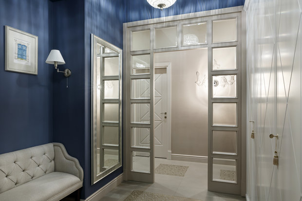 Фотография: Прихожая в стиле Классический, Современный, Квартира, Проект недели, Бежевый, Голубой, Бирюзовый, Кирпичный дом, 4 и больше, Более 90 метров, Иван Сорокин, Наталия Кацуцевичюс – фото на INMYROOM