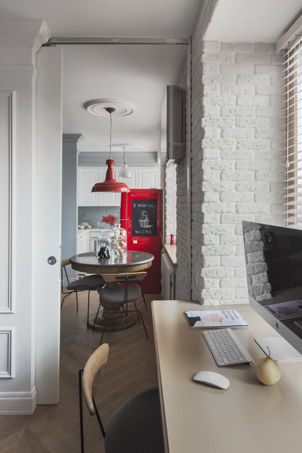 Фотография: Кухня и столовая в стиле Эклектика, Квартира, Проект недели, Москва, Кирпичный дом, 3 комнаты, 40-60 метров, Маша Кунякина – фото на INMYROOM