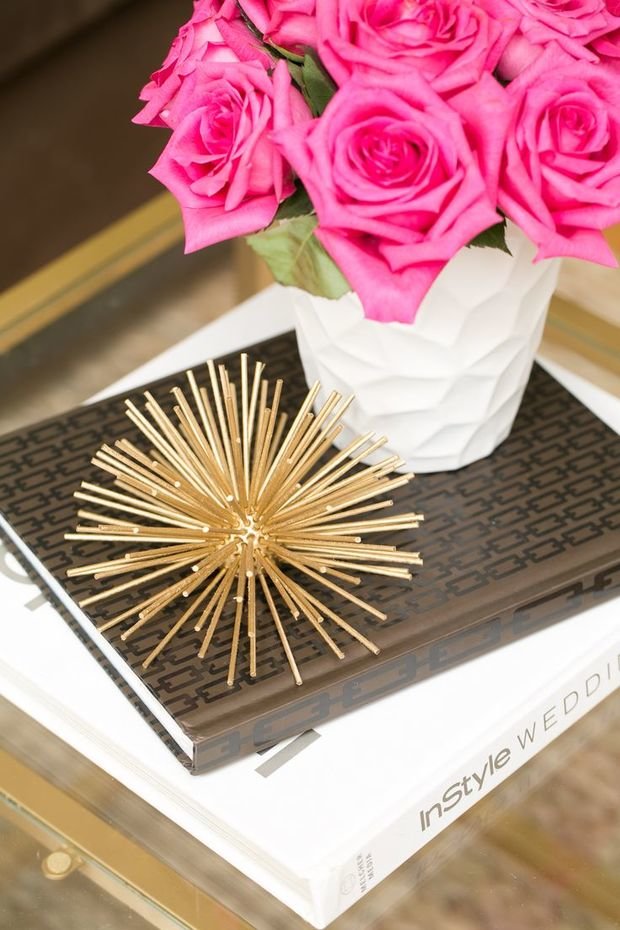 Фотография: Аксессуары в стиле , Гостиная, Декор интерьера, Декор дома, Советы, Стол, Журнальный столик – фото на INMYROOM