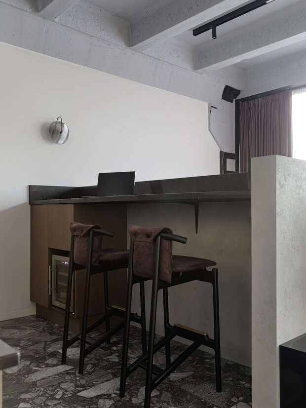 Фотография: Кухня и столовая в стиле Лофт, Современный, Минимализм, Квартира, Студия, Проект дня, Москва, Евгения Потапова, Антон Белов, 40-60 метров, ЖК «Loftec» – фото на INMYROOM