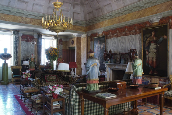 Фотография: Гостиная в стиле Лофт, Восточный, Дома и квартиры, Интерьеры звезд, Moscow Sotheby's International Realty – фото на InMyRoom.ru