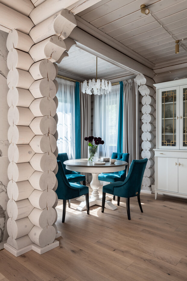 Фотография: Кухня и столовая в стиле Классический, Дом, Проект недели, Дом и дача, Московская область, Ирина Васильева, 4 и больше, Более 90 метров, Vasilyeva Interiors, Александра Лепнина – фото на INMYROOM