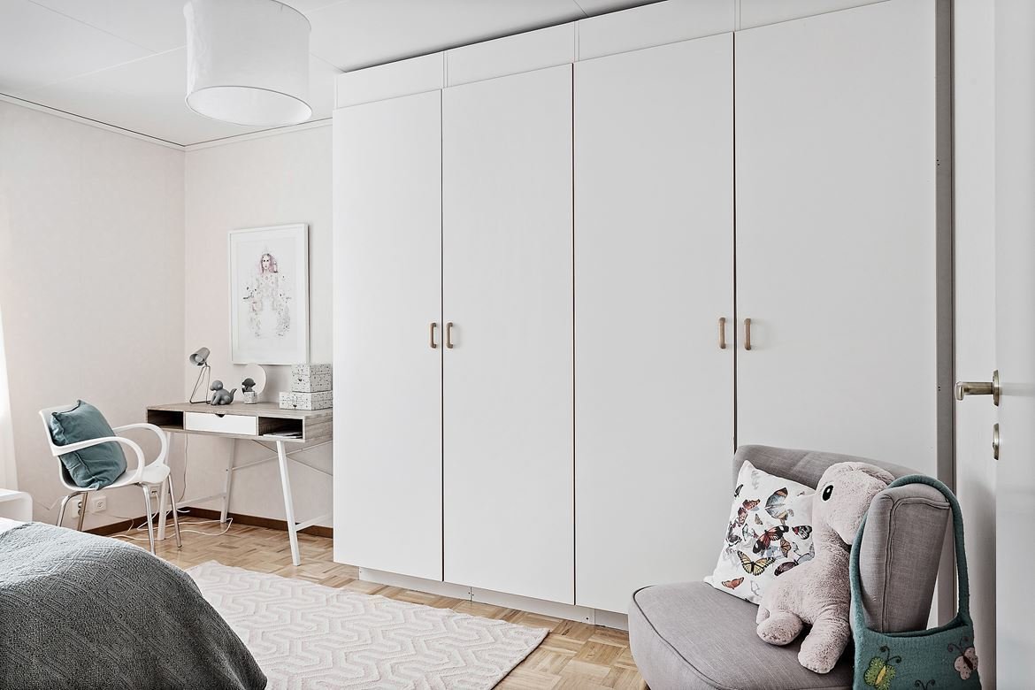 Фотография: Спальня в стиле Минимализм, Кухня и столовая, Гостиная, Декор интерьера, Дом, Швеция, Стокгольм, как создать уютную атмосферу, 4 и больше, Более 90 метров, гостеприимный интерьер – фото на INMYROOM