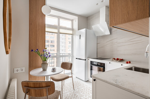 Фотография: Кухня и столовая в стиле Современный, Квартира, Проект дня, Москва, Сталинка, 2 комнаты, 40-60 метров, Патриаршие пруды, винтаж/ретро, Рамиля Шагиева, Эмиль Шагиев – фото на INMYROOM