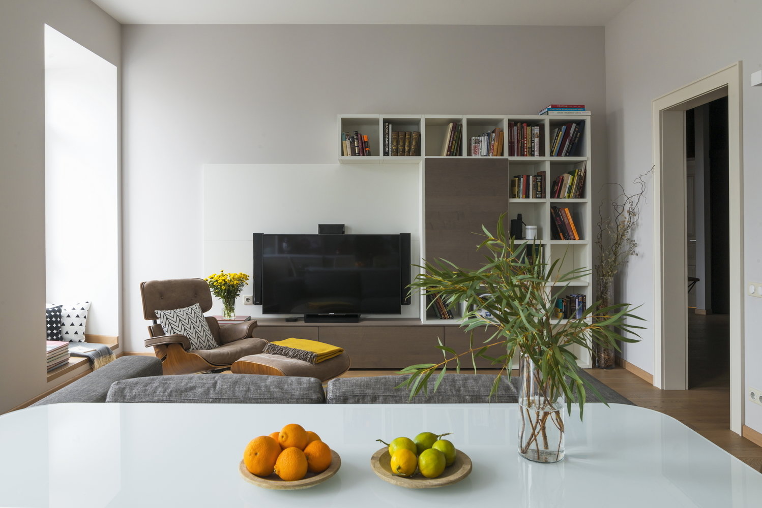 Фотография: Гостиная в стиле Современный, Квартира, Проект недели, Москва, Студия 3.14, Ирина Леготкина, Сталинка, 4 и больше, Более 90 метров – фото на INMYROOM