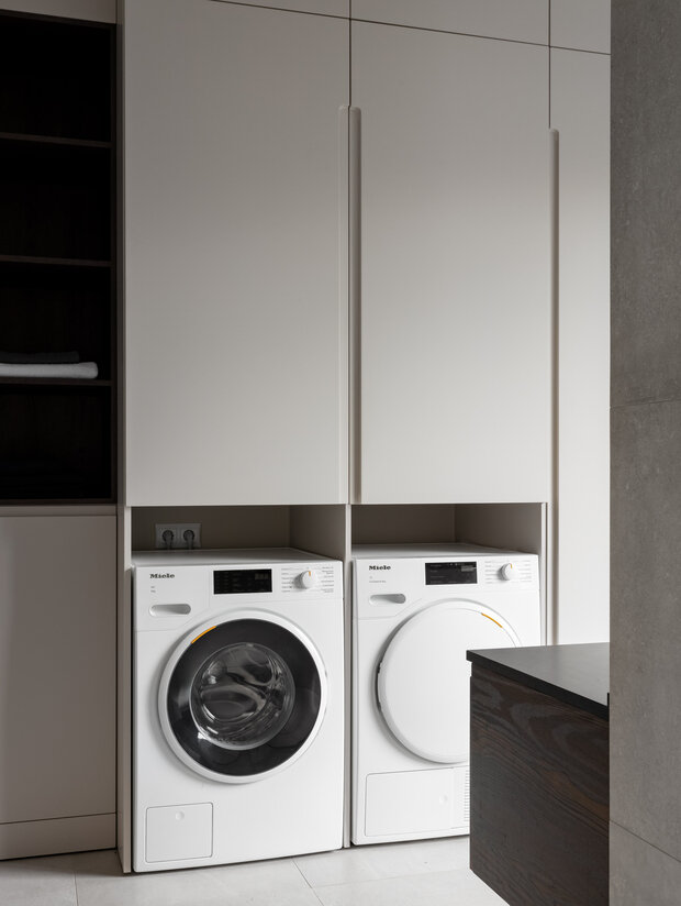 Фотография: Прихожая в стиле Современный, Минимализм, Дом, Проект недели, Дом и дача, 4 и больше, Более 90 метров, Челябинская область, Денис Тарасенко, Олеся Тарасенко – фото на INMYROOM