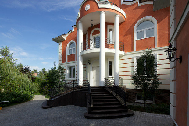 Фото из портфолио Фасад загородного дома. Подмосковье – фотографии дизайна интерьеров на INMYROOM
