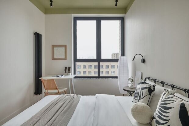 Фотография: Спальня в стиле Современный, Минимализм, Квартира, Проект дня, Москва, 2 комнаты, 40-60 метров, современный с элементами минимализма и скандинавского стиля, ЖК «Зиларт», Зоя Закалюжная – фото на INMYROOM