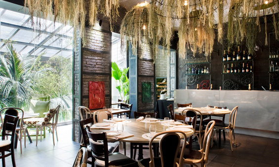 Фотография: Прочее в стиле Прованс и Кантри, Эклектика, Декор интерьера, Дома и квартиры, Городские места, Барселона, Люстра, Плитка, Ресторан, Бар – фото на INMYROOM