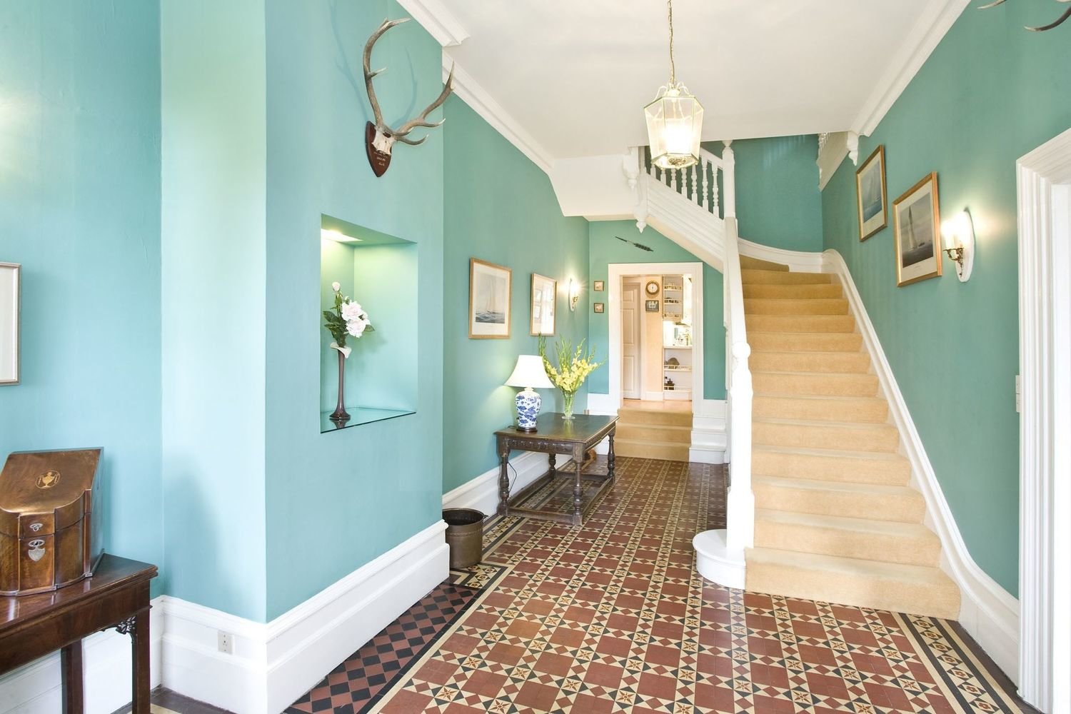 Фотография: Прихожая в стиле Прованс и Кантри, Интерьер комнат, Ковер, Шкаф – фото на INMYROOM Фотография: Прихожая в стиле Прованс и Кантри, Интерьер комнат, Ковер, Шкаф – фото на INMYROOM