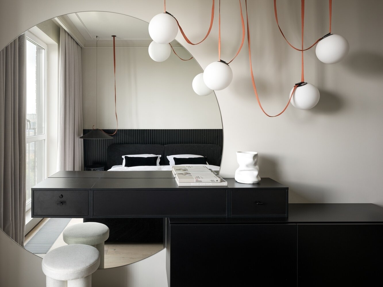 Фотография: Спальня в стиле Современный, Квартира, Проект дня, Москва, Монолитный дом, 3 комнаты, 60-90 метров, JTRoom, Юлия Тазулах – фото на INMYROOM Фотография: Спальня в стиле Современный, Квартира, Проект дня, Москва, Монолитный дом, 3 комнаты, 60-90 метров, JTRoom, Юлия Тазулах – фото на INMYROOM