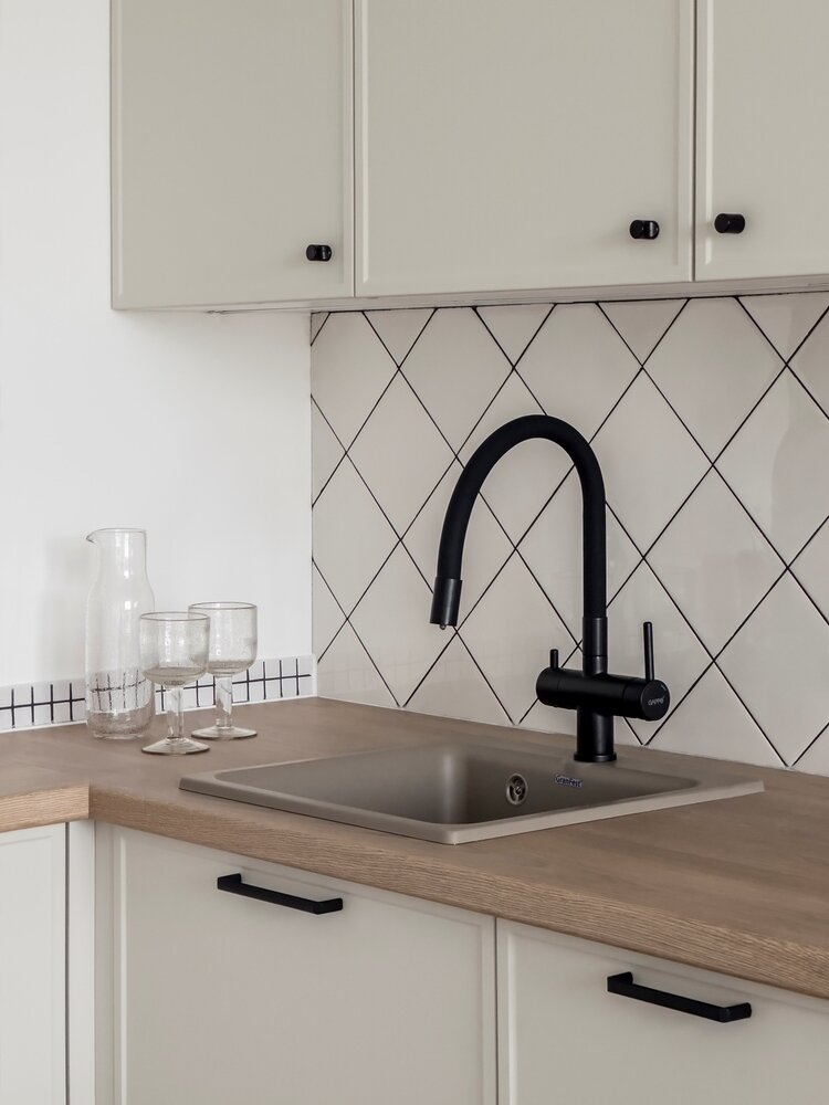 Фотография: Кухня и столовая в стиле Современный, Малогабаритная квартира, Квартира, Минимализм, Проект недели, Москва, Монолитный дом, 2 комнаты, до 40 метров, Елена Бунак – фото на INMYROOM Фотография: Кухня и столовая в стиле Современный, Малогабаритная квартира, Квартира, Минимализм, Проект недели, Москва, Монолитный дом, 2 комнаты, до 40 метров, Елена Бунак – фото на INMYROOM