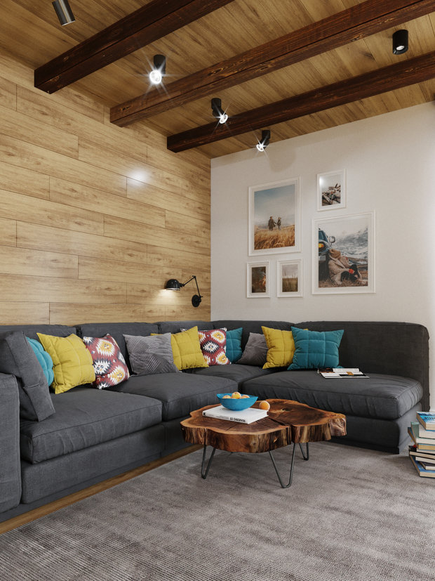 В дополнение к большому дивану поставили журнальный столик со столешницей из карагача.