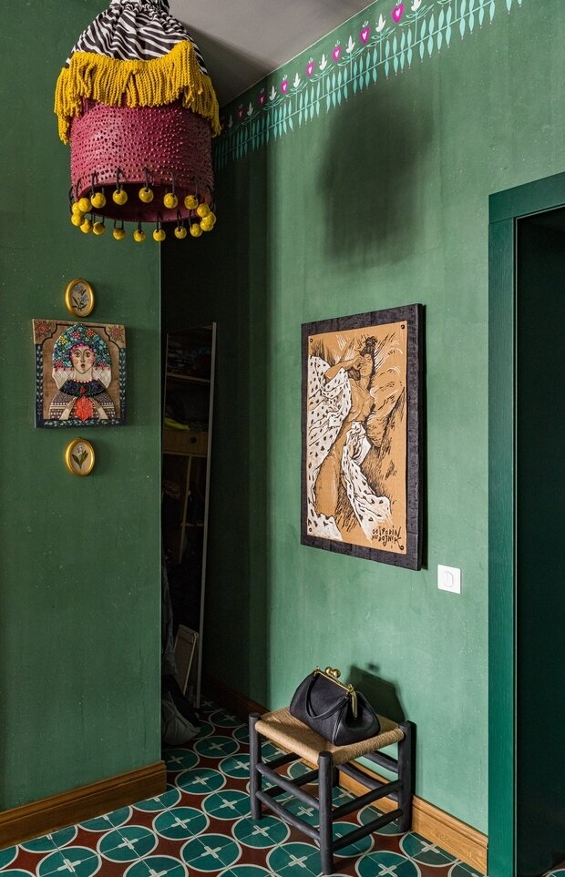 Основное хранение располагается в кладовой, это помещение было в квартире изначально. В процессе ремонта удалось сделать его еще более компактным. Также есть системы хранения в постирочной.