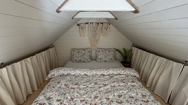 Фотография: Спальня в стиле Скандинавский, Дом, Проект дня, Дача, Эко, Дом и дача, Краснодар, 2 комнаты, до 40 метров, Джапанди, Uncle Dixon, Эмилия Пасечная, Денис Пасечный – фото на INMYROOM