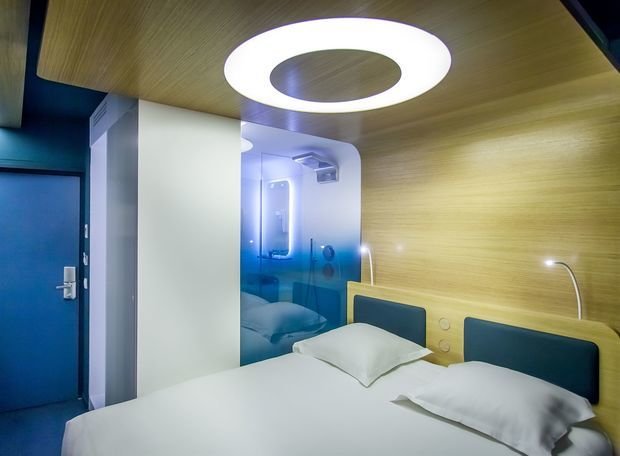 Фотография: Спальня в стиле Хай-тек, Декор интерьера, Париж, Жан Луи Денио, Ора Ито – фото на INMYROOM