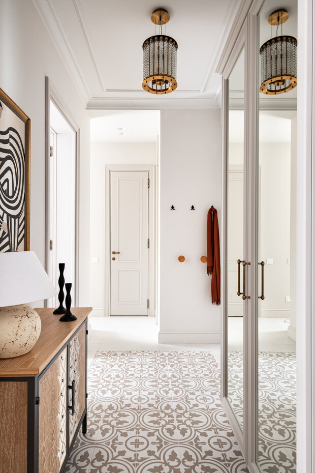 Фотография: Прихожая в стиле Современный, Квартира, Проект дня, Москва, Сталинка, 2 комнаты, 40-60 метров, Патриаршие пруды, винтаж/ретро, Рамиля Шагиева, Эмиль Шагиев – фото на INMYROOM