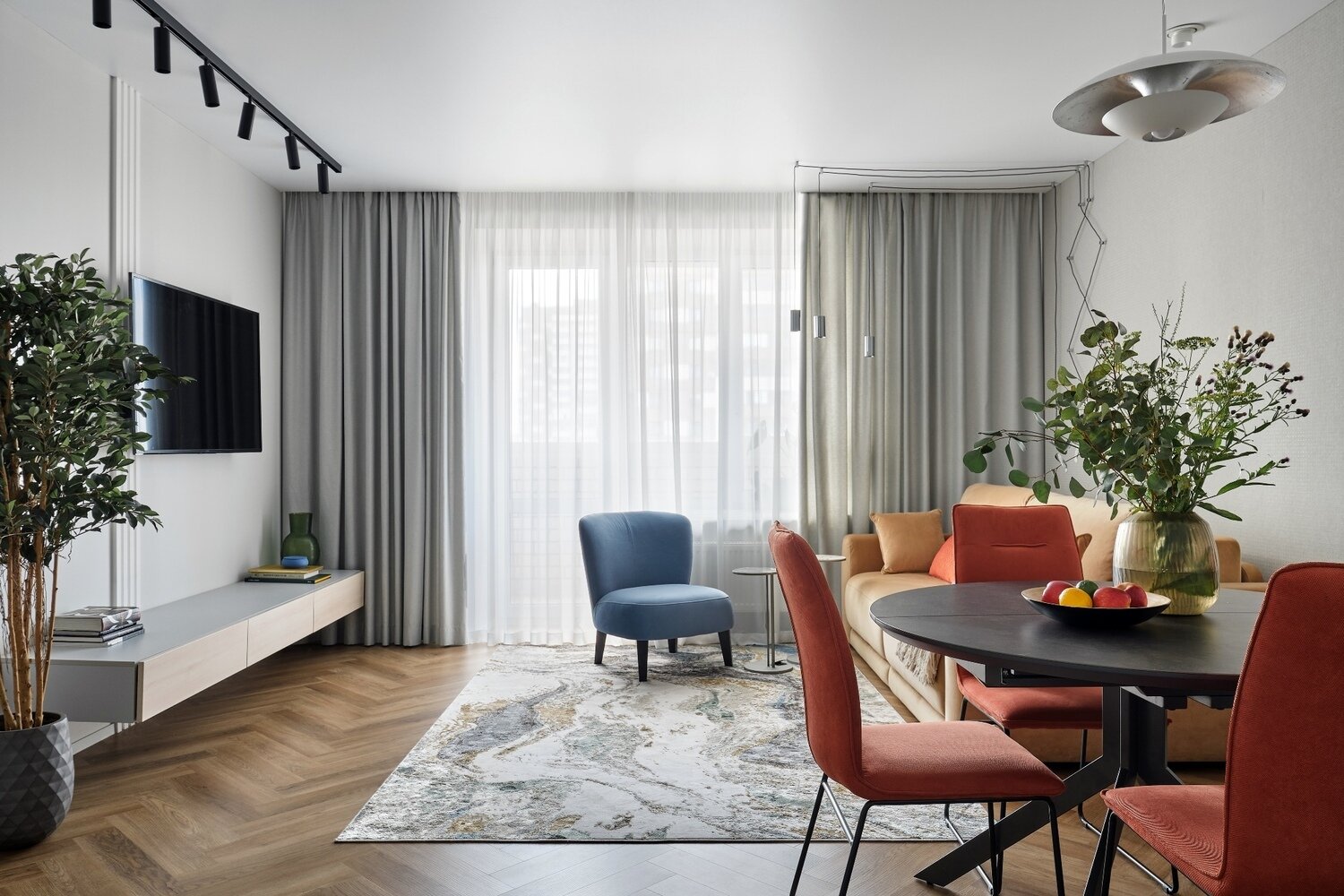 Фотография: Гостиная в стиле Современный, Квартира, Проект недели, Кирпичный дом, 3 комнаты, 60-90 метров, Тюмень, Interius – фото на INMYROOM Фотография: Гостиная в стиле Современный, Квартира, Проект недели, Кирпичный дом, 3 комнаты, 60-90 метров, Тюмень, Interius – фото на INMYROOM