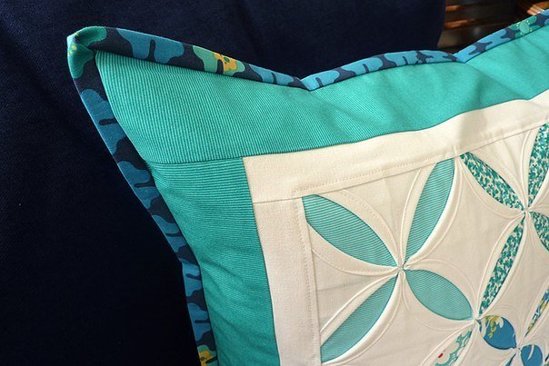 Фото из портфолио Подушки – фотографии дизайна интерьеров на INMYROOM