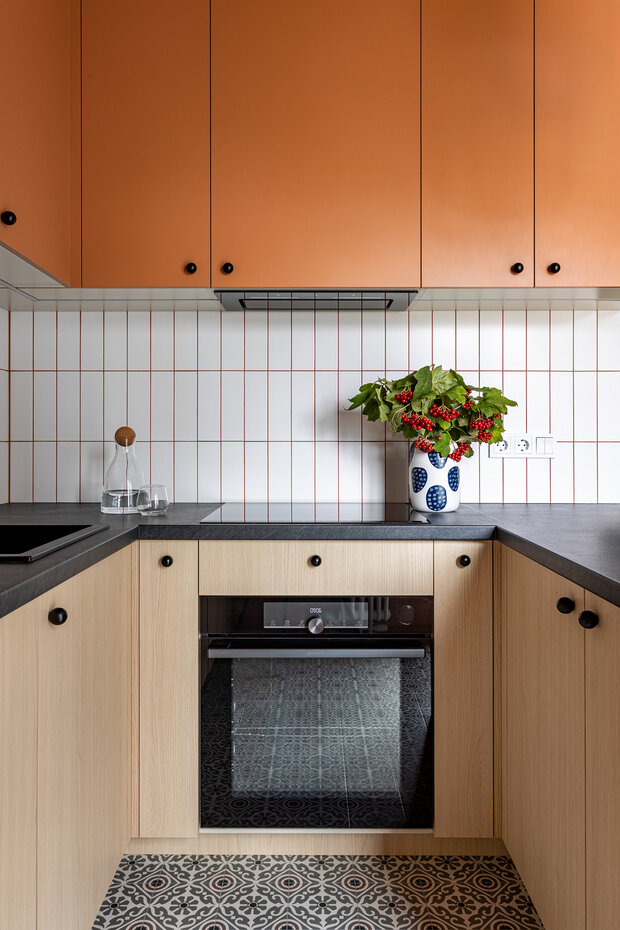 Фотография: Кухня и столовая в стиле Современный, Квартира, Проект дня, Минск, Монолитный дом, 3 комнаты, 40-60 метров, современный с элементами минимализма и скандинавского стиля, фото интерьера, дизайн интерьера фото, Виталий Савко – фото на INMYROOM