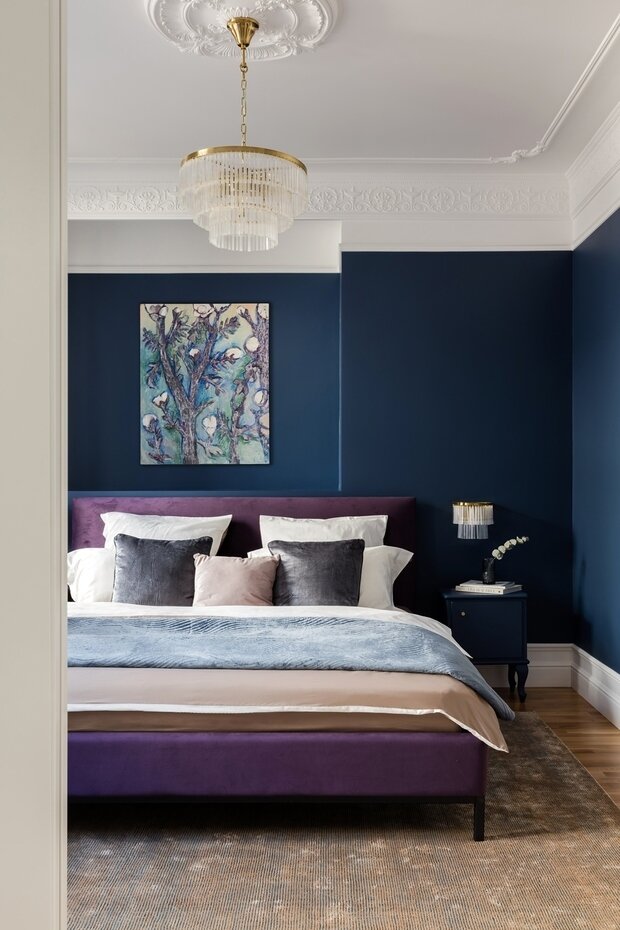 Картина «Хлопок» подчеркивает спокойный, чувственный и умеренно дерзкий характер помещения, как и сам хлопок, который представляет собой пушистое волокно в жесткой коробочке.