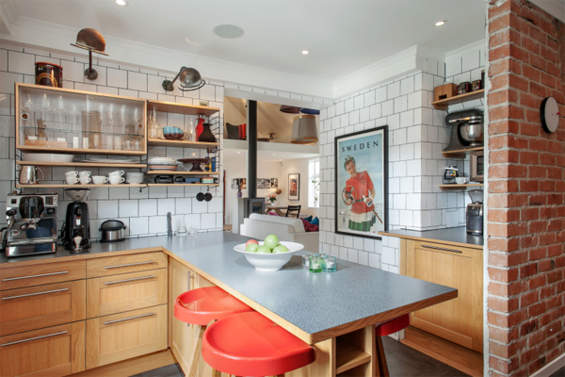 Фотография: Кухня и столовая в стиле Лофт, Скандинавский, Дом, Цвет в интерьере, Дома и квартиры, Белый – фото на INMYROOM