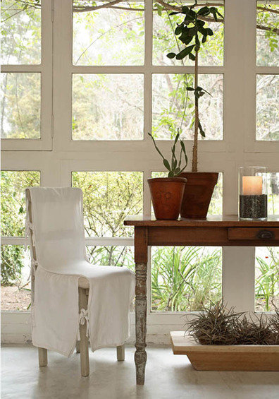 Фотография: Мебель и свет в стиле Прованс и Кантри, Дома и квартиры, Городские места, Отель, Бассейн, Большие окна, Балдахин – фото на INMYROOM