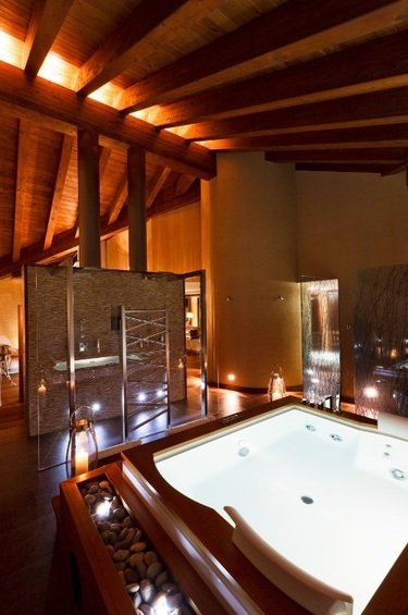 Фотография: Ванная в стиле Современный, Дом, Дома и квартиры, Большие окна, Шале – фото на INMYROOM