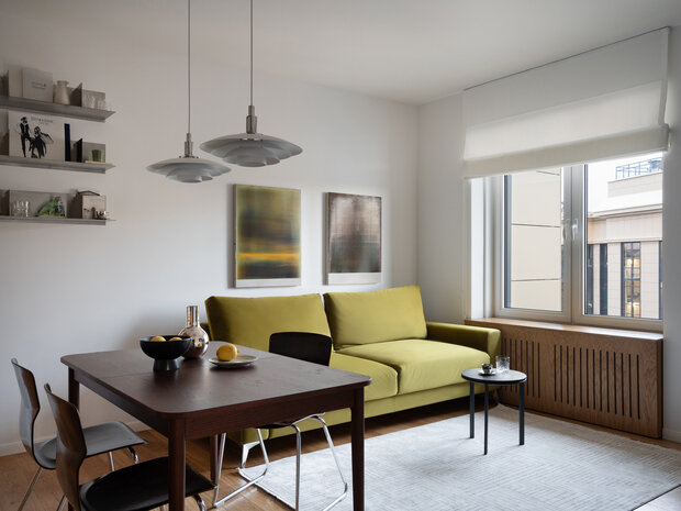 Фотография: Гостиная в стиле Современный, Минимализм, Квартира, Проект дня, Санкт-Петербург, Монолитный дом, 2 комнаты, 60-90 метров, современная классика с элементами модерна, Вера Домбровская – фото на INMYROOM