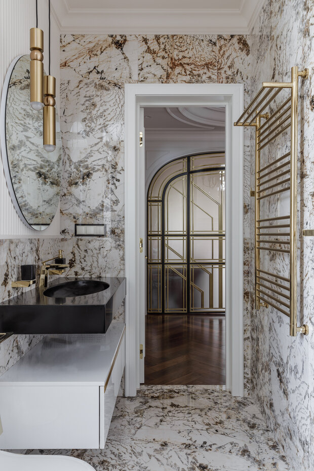 Фотография: Ванная в стиле Классический, Современный, Дом, Проект дня, Москва, Блочный дом, 4 и больше, Более 90 метров, Эксклюзивные проекты, современный с элементами классики и роскоши, Юлия Стоянова – фото на INMYROOM