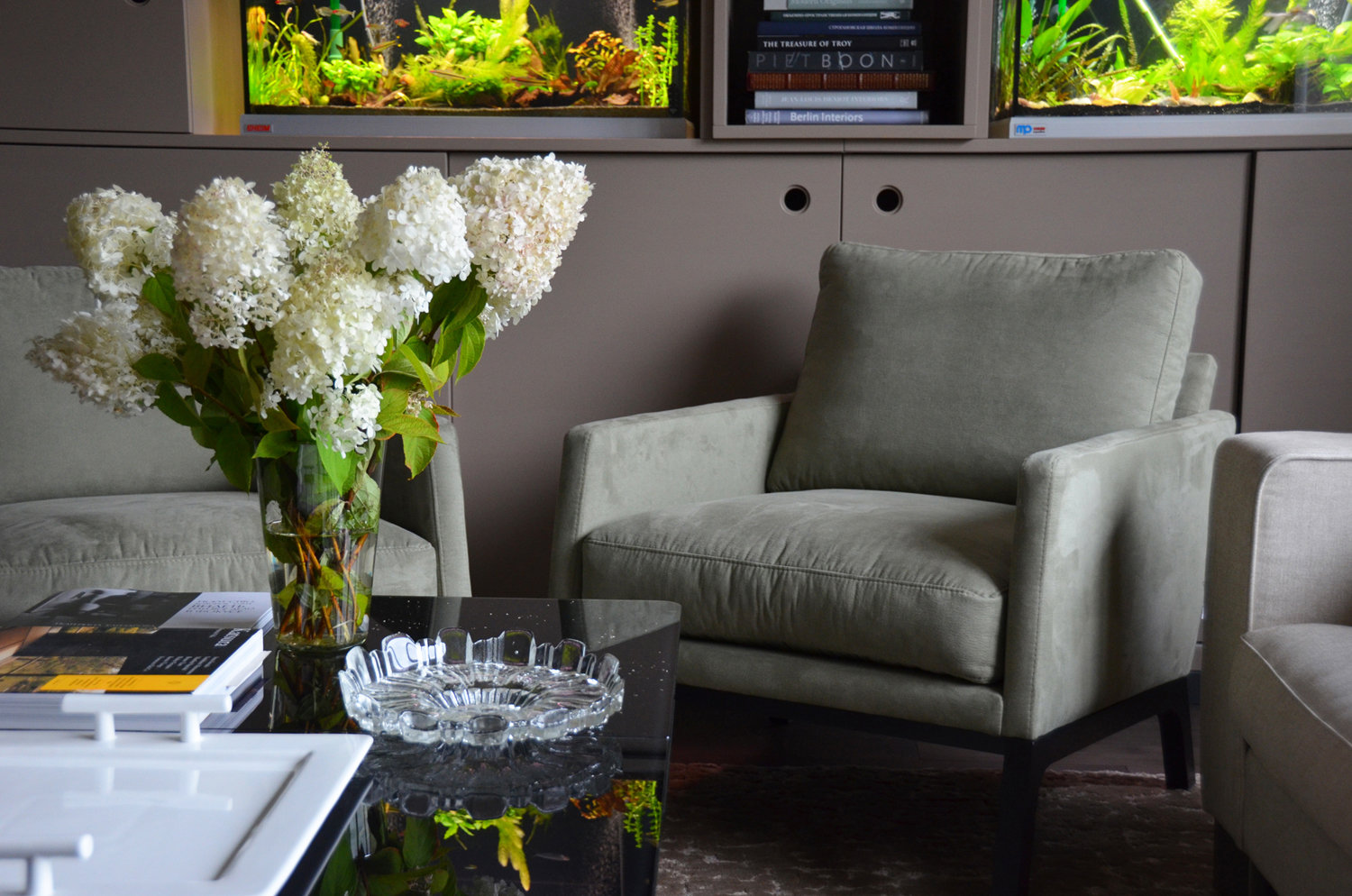 Фотография: Гостиная в стиле Современный, Эклектика, Квартира, Проект недели, Москва, новостройка, Монолитный дом, Наталья Юнг, Светлана Озерова, 4 и больше, Более 90 метров – фото на INMYROOM Фотография: Гостиная в стиле Современный, Эклектика, Квартира, Проект недели, Москва, новостройка, Монолитный дом, Наталья Юнг, Светлана Озерова, 4 и больше, Более 90 метров – фото на INMYROOM