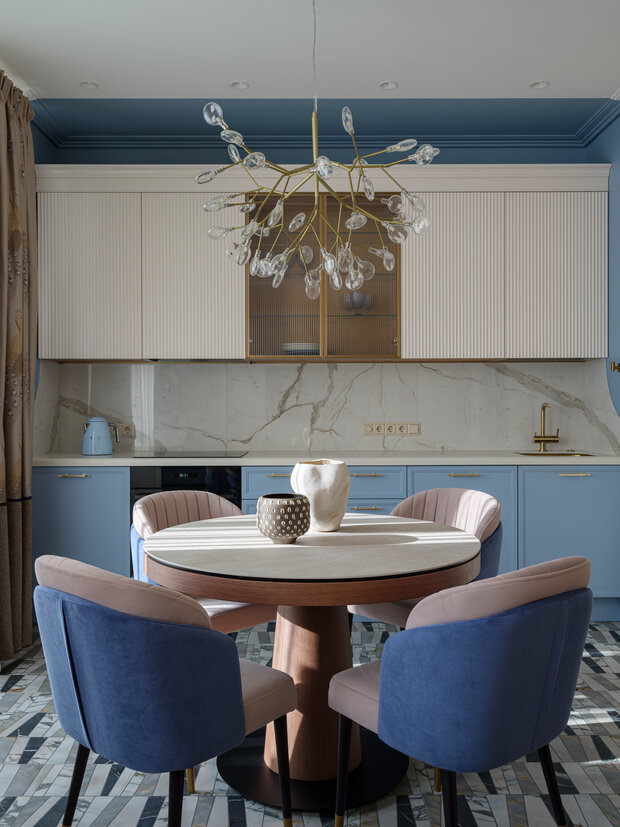 Фотография: Кухня и столовая в стиле Современный, Квартира, Проект дня, Москва, 4 и больше, Более 90 метров, Индивидуальный проект, обновить интерьер, современные интерьеры, дизайн 2025 – фото на INMYROOM