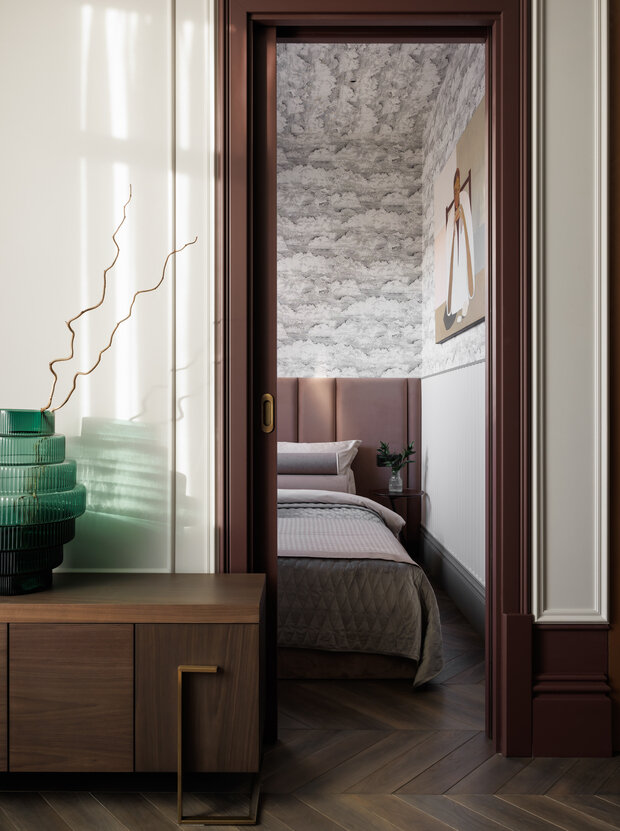 Фотография: Спальня в стиле Классический, Современный, Квартира, Проект дня, Санкт-Петербург, Кирпичный дом, 2 комнаты, 40-60 метров, Эксклюзивные проекты, современный с элементами неоклассики, AM|Interior studio – фото на INMYROOM