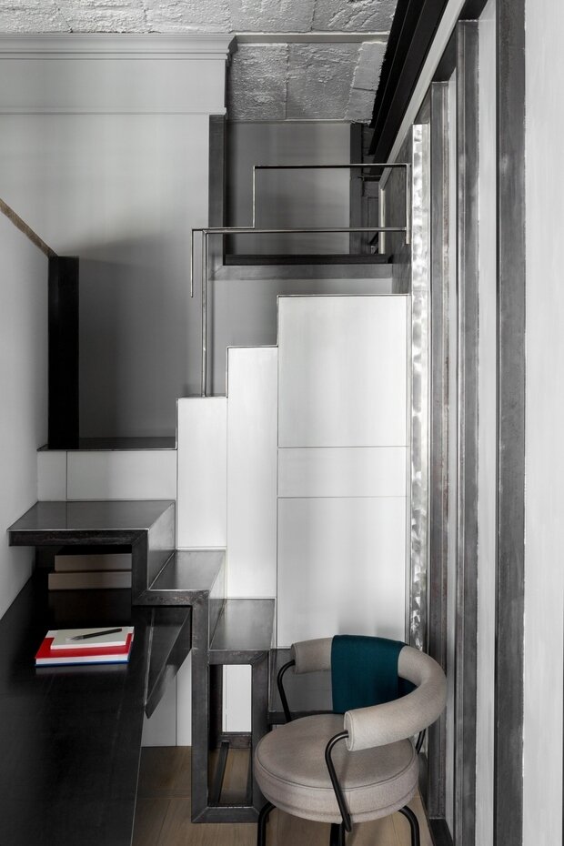 Фотография: Кабинет в стиле Лофт, Эклектика, Винтажный, Квартира, Проект дня, Москва, Кирпичный дом, 3 комнаты, 60-90 метров, Петр Григораш – фото на INMYROOM