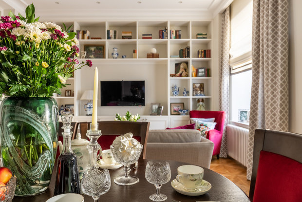 Фотография: Гостиная в стиле Классический, Современный, Проект недели, Москва, Старый фонд, Кирпичный дом, 3 комнаты, 60-90 метров, Наталья Широкорад – фото на INMYROOM