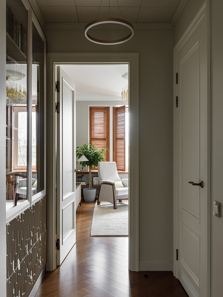 Фотография: Прихожая в стиле Современный, Эклектика, Классический, Квартира, Проект недели, Санкт-Петербург, Сталинка, 40-60 метров, Александра Якущенко – фото на INMYROOM Фотография: Прихожая в стиле Современный, Эклектика, Классический, Квартира, Проект недели, Санкт-Петербург, Сталинка, 40-60 метров, Александра Якущенко – фото на INMYROOM