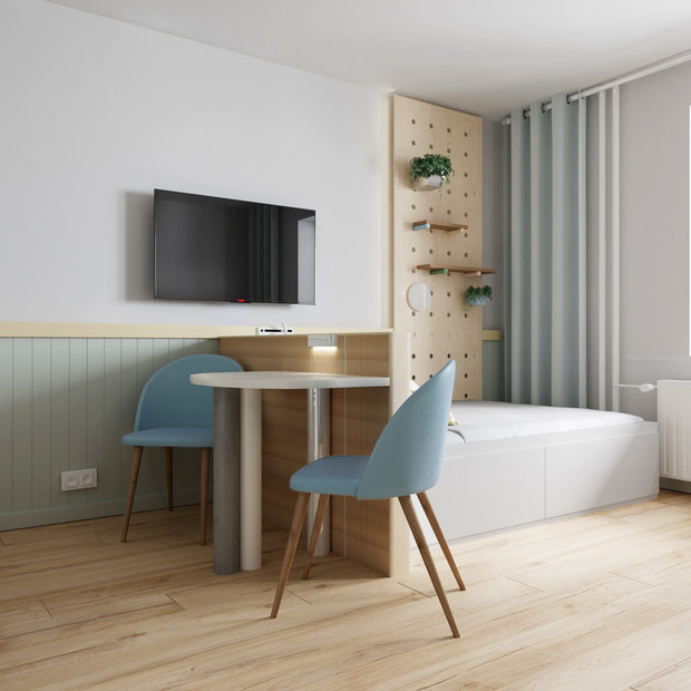 За кроватью предусмотрено панно с перфорацией, что позволяет самой хозяйке адаптировать стенку под свои желания. Это легко: нужно просто переставить колышки, и можно размещать полки, вешать цветы или картины.