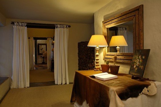 Фотография: Прихожая в стиле Прованс и Кантри, Дома и квартиры, Городские места, Отель, Бассейн, Большие окна, Балдахин – фото на INMYROOM