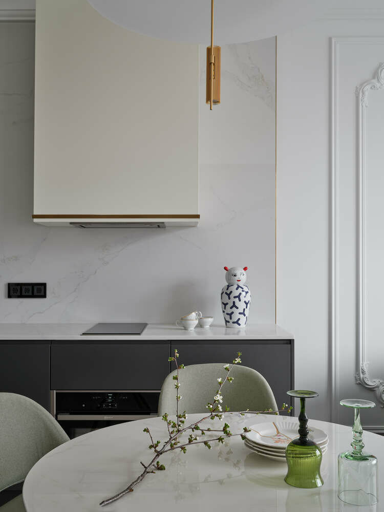 Фотография: Кухня и столовая в стиле Современный, Эклектика, Классический, Квартира, Проект дня, Москва, 2 комнаты, 40-60 метров, Индивидуальный проект, Лина Князева, ЖК «Серебряный парк» – фото на INMYROOM Фотография: Кухня и столовая в стиле Современный, Эклектика, Классический, Квартира, Проект дня, Москва, 2 комнаты, 40-60 метров, Индивидуальный проект, Лина Князева, ЖК «Серебряный парк» – фото на INMYROOM