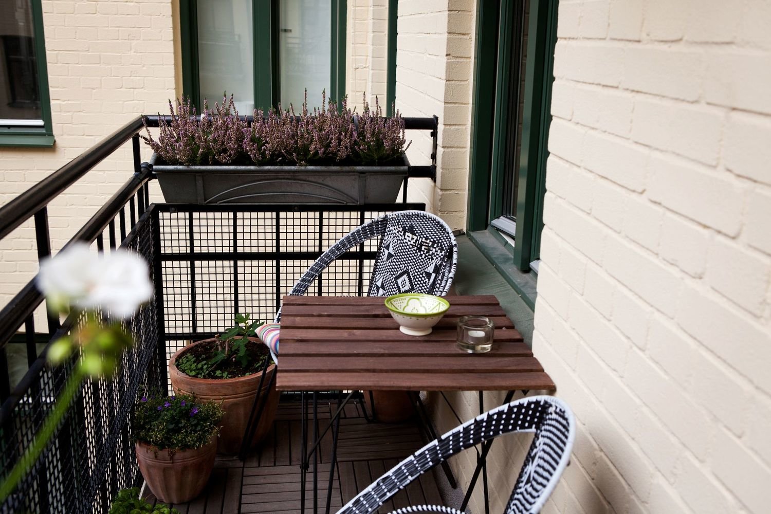 Фотография: Балкон, Терраса в стиле Прованс и Кантри, Скандинавский, Современный, Кухня и столовая, Декор интерьера, Интерьер комнат, Цвет в интерьере, Белый, Проект недели, Тема месяца – фото на INMYROOM Фотография: Балкон, Терраса в стиле Прованс и Кантри, Скандинавский, Современный, Кухня и столовая, Декор интерьера, Интерьер комнат, Цвет в интерьере, Белый, Проект недели, Тема месяца – фото на INMYROOM