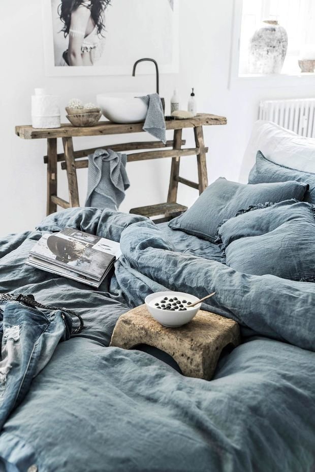 Фотография: Спальня в стиле Минимализм, Эко, Декор интерьера, дерево в интерьере, тренды 2019 – фото на INMYROOM