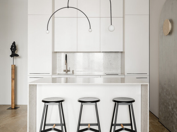 Фотография: Кухня и столовая в стиле Современный, Минимализм, Квартира, Проект дня, Москва, 2 комнаты, 60-90 метров, ЖК «Neva Towers», Анна Кожанова – фото на INMYROOM