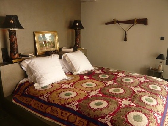 Фотография: Спальня в стиле Восточный, Дом, Терраса, Цвет в интерьере, Дома и квартиры, Бассейн, Стены, Греция – фото на INMYROOM