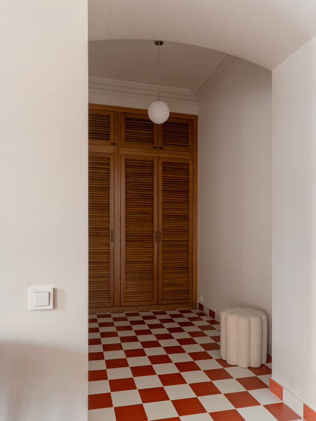 Фотография: Прихожая в стиле Современный, Винтажный, Квартира, Проект дня, Санкт-Петербург, Кирпичный дом, 2 комнаты, Более 90 метров, Эксклюзивные проекты, Мария Онучина, Иван Миняев, эклектика с элементами винтажа – фото на INMYROOM