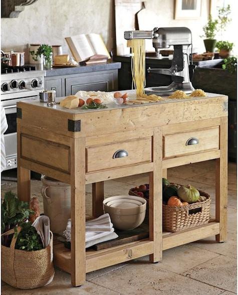 Фотография: Кухня и столовая в стиле Прованс и Кантри, Современный, Интерьер комнат, Кухонный остров – фото на INMYROOM Фотография: Кухня и столовая в стиле Прованс и Кантри, Современный, Интерьер комнат, Кухонный остров – фото на INMYROOM