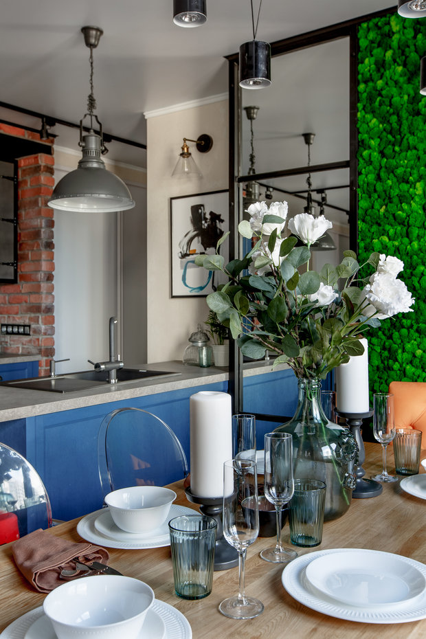 Фотография: Кухня и столовая в стиле Лофт, Современный, Квартира, Проект недели, Legrand, Самара, Монолитный дом, 4 и больше, Более 90 метров, Etika, Айгуль Султанова, яркая квартира – фото на INMYROOM